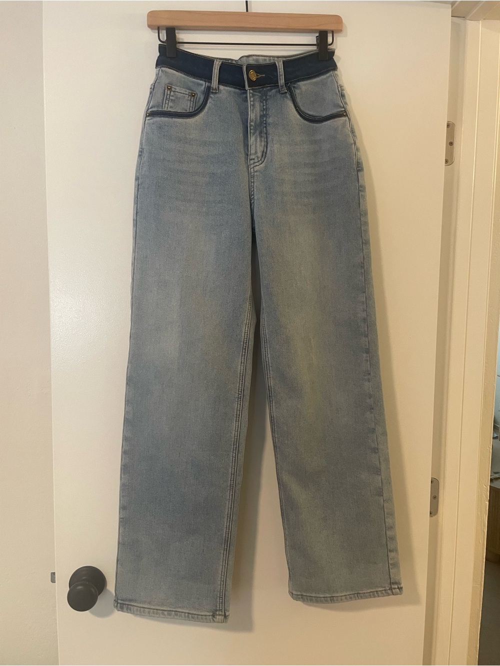 Rare High-Rise Straight Leg Women’s Jeans in Light Blue fully lined embroidered